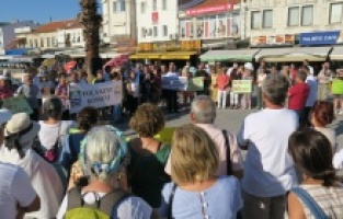 Foça'da çevre katliamları protesto edildi