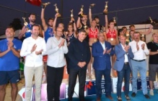 Plaj Voleybolu Balkan Şampiyonası'nda kupalar sahiplerini buldu