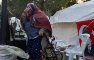 Ulu Önder'e çadır kentte duygusal anma..