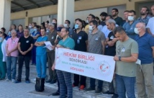 Bergama'da, sağlıkta şiddet protesto edildi!