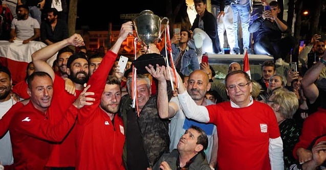 Şampiyon Ayvalıkgücü Belediyespor 3. ligde…