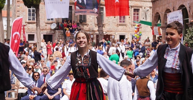 Ayvalık Teferic ve Balkan renkleriyle şenlendi